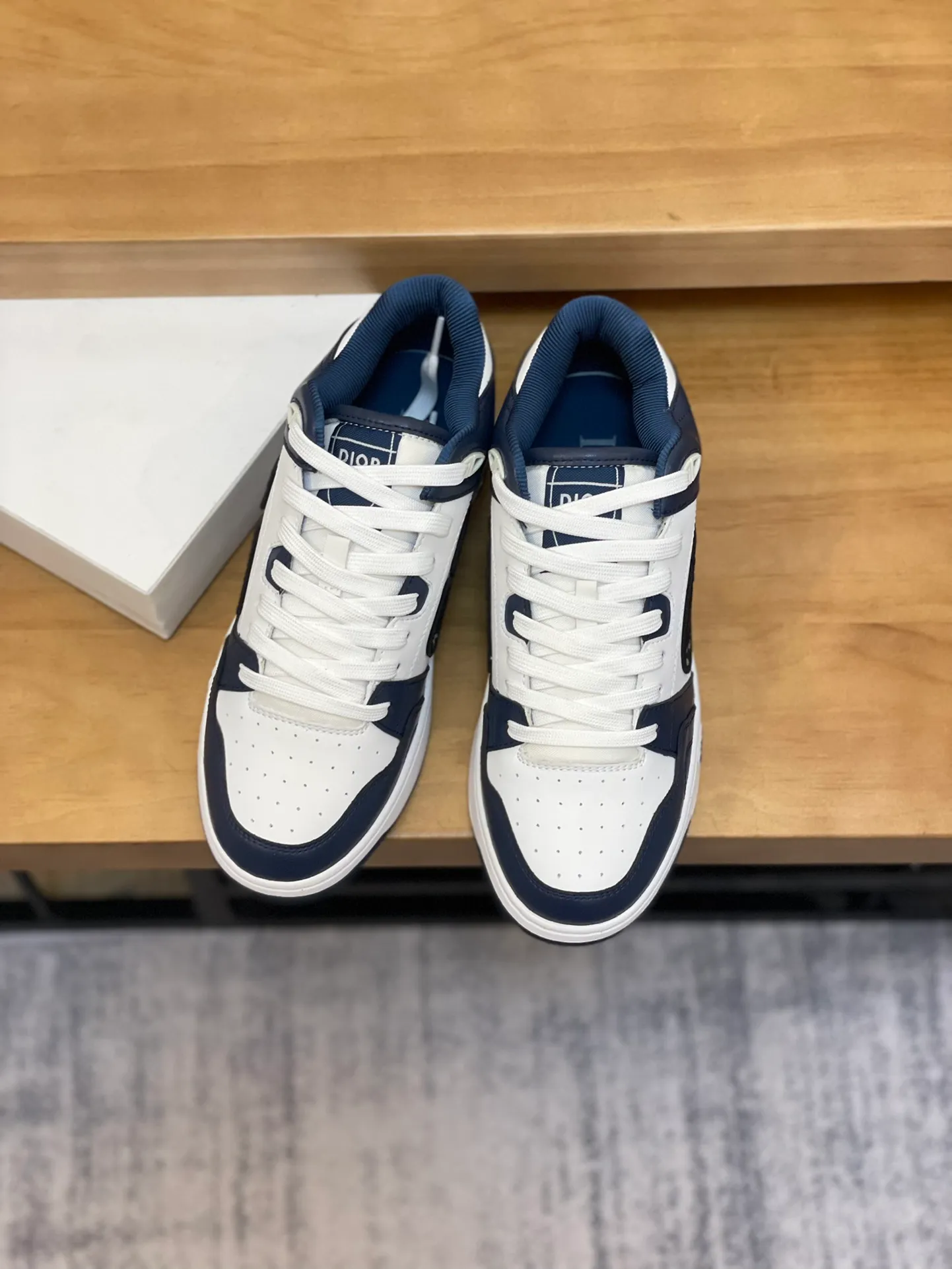 Men's shoes: 💰P440¥ Product trademark: Dior* "Dior*" high-top casual shoes Regular size: 38-44 (can be customized to 45.46) Product materials: Upper imported cowhide stitched with original fabric, breathable lining, original outsole. Number: 1006